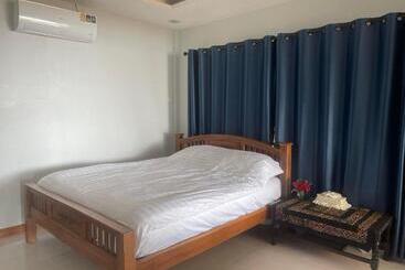 پانسیون บ้านระเบียงเลหลังสวน Room A