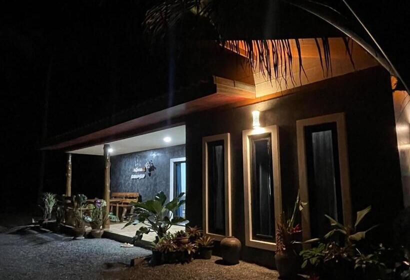 پانسیون บ้านระเบียงเลหลังสวน Room A