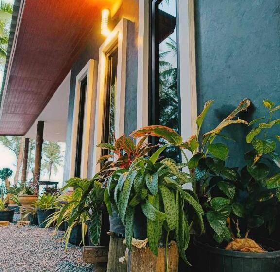پانسیون บ้านระเบียงเลหลังสวน Room A