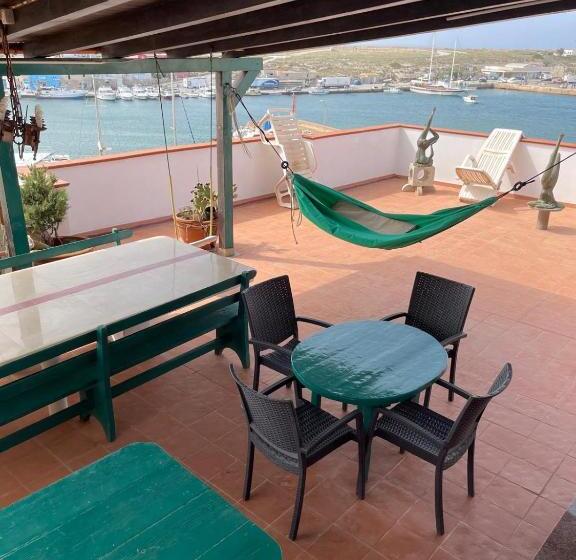 تختخواب و صبحانه Bb Lampedusa Cavaliere