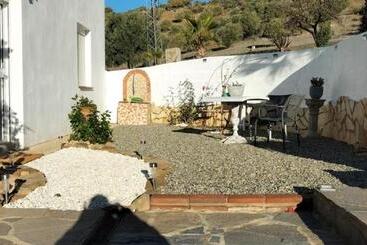 تختخواب و صبحانه Casa Ceratonia