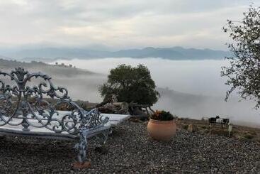تختخواب و صبحانه Casa Ceratonia