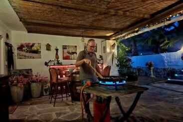 تختخواب و صبحانه Casa Ceratonia