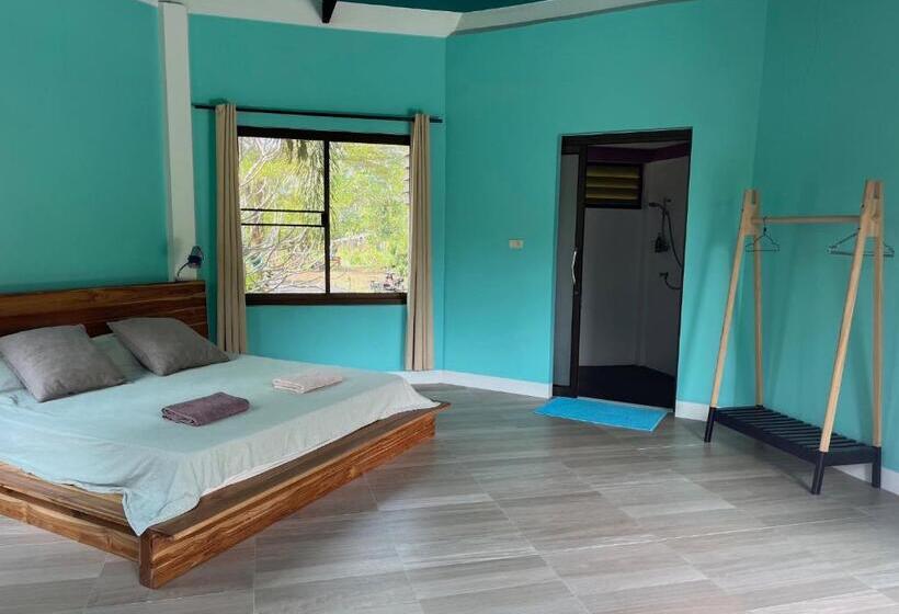 تختخواب و صبحانه Navari Homestay