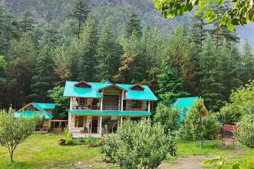 هتل Avalanche Cottages