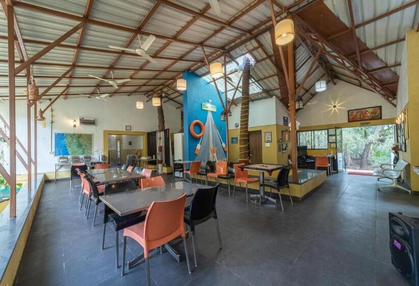 호텔 Ll Empyrean Stay Ll Coconut Beach Farm Resort Ll