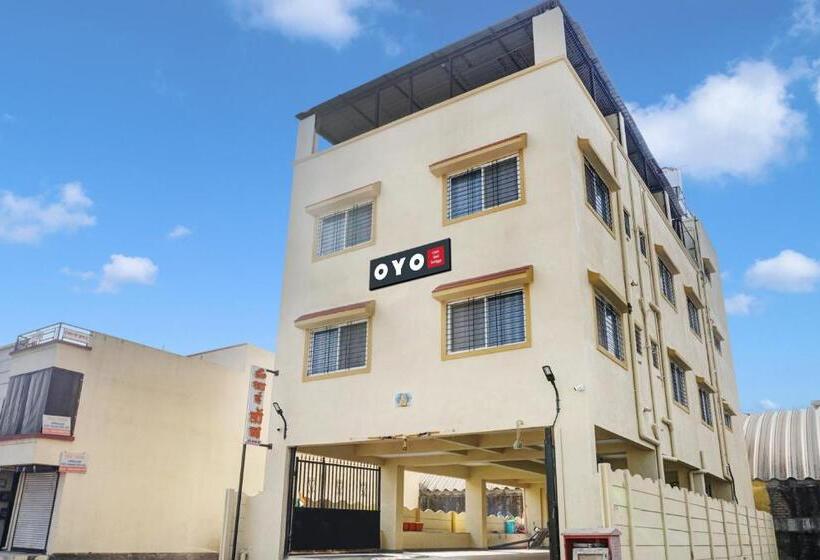 호텔 Oyo Om Sai Lodge