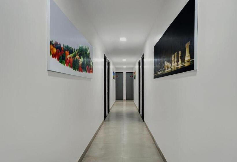 호텔 Oyo Om Sai Lodge