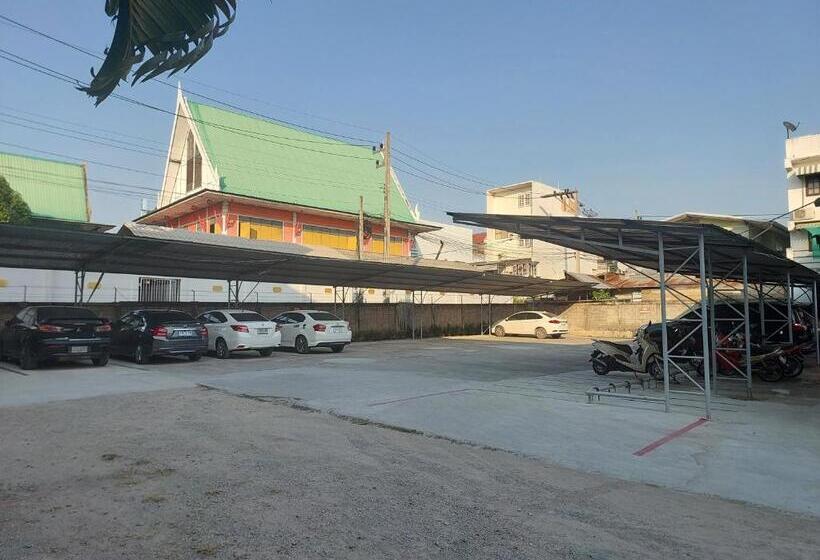 هتل Ratchawong Place ราชวงศ์ เพลส   หลังพ่อขุน