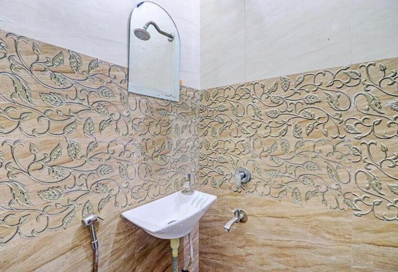 Oyo Hotel Redfly Inn