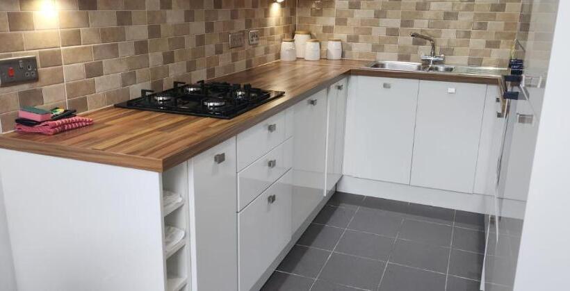 پانسیون Hull City Apartment 05
