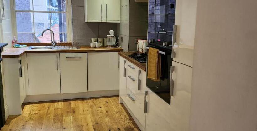 بنسيون Hull City Apartment No 07