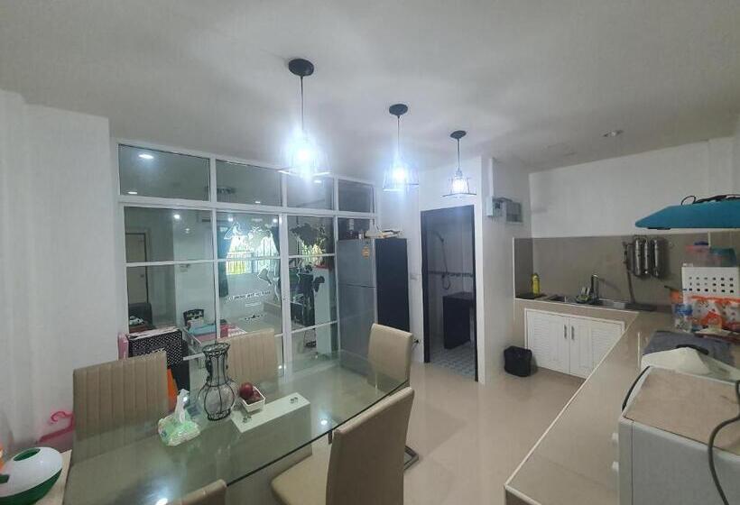 펜션 Tawatchai House Phuket