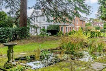تختخواب و صبحانه Claridge House