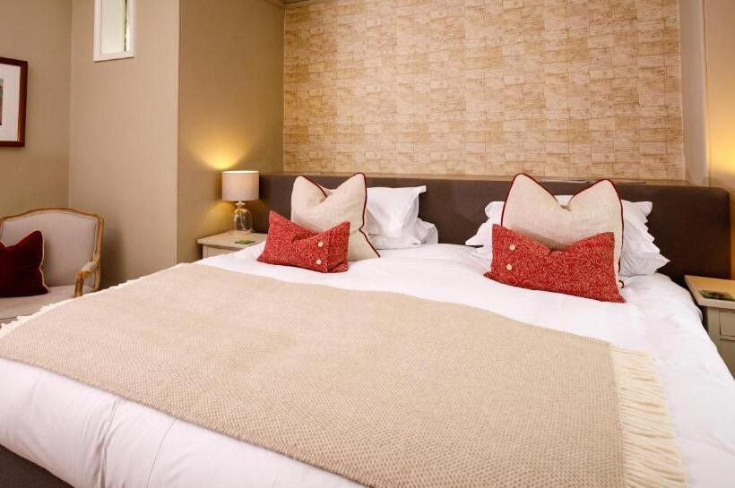 تختخواب و صبحانه Trewornan Manor