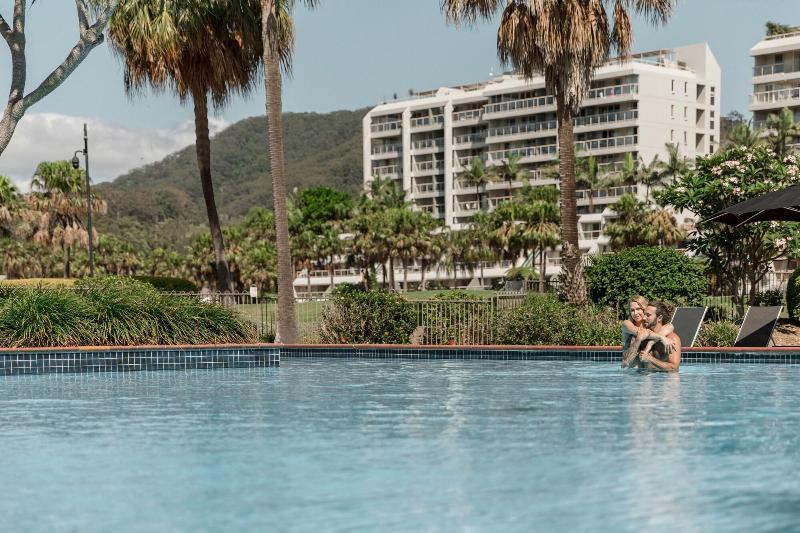 هتل Charlesworth Bay Beach Resort