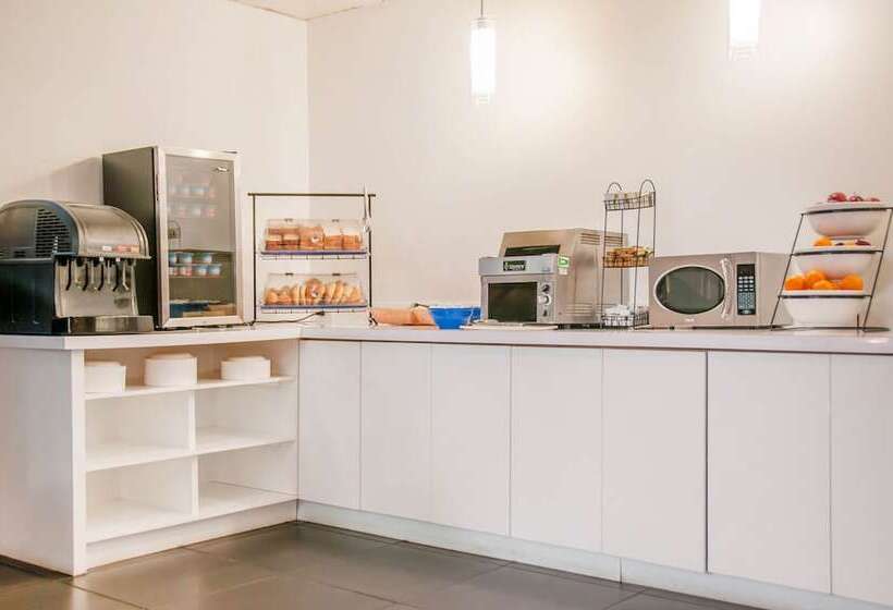 هتل Empire Suites