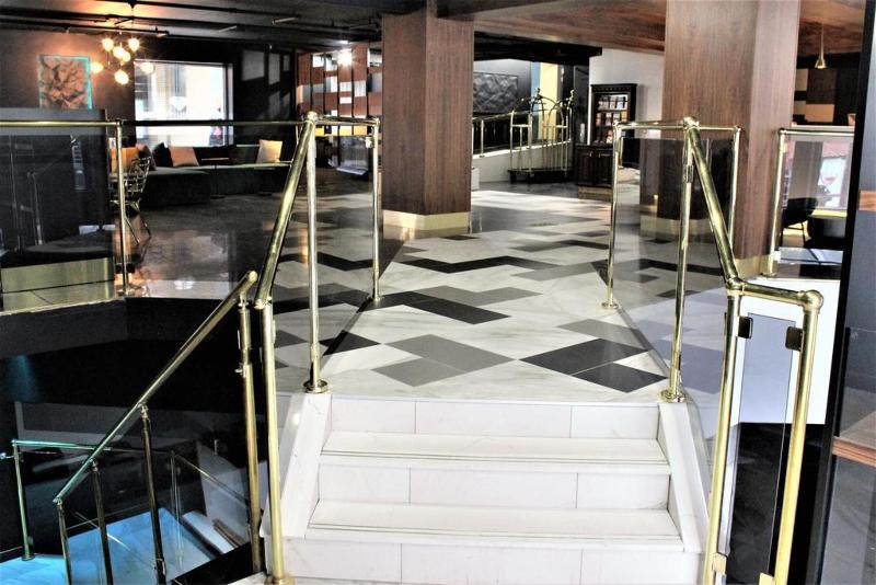 هتل Empire Suites