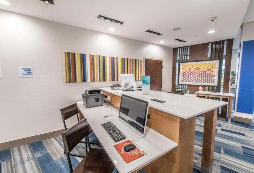 هتل Holiday Inn Express & Suites Milledgeville By Ihg