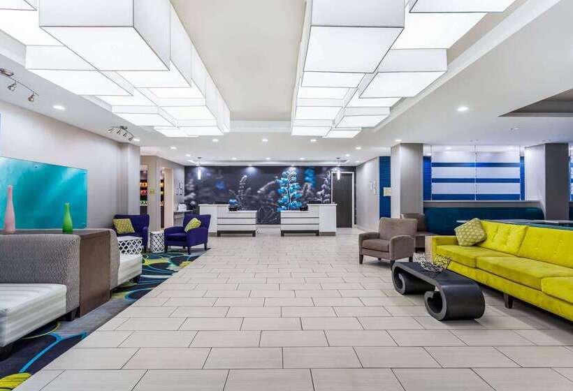 هتل La Quinta By Wyndham Odessa North   Sienna Tower