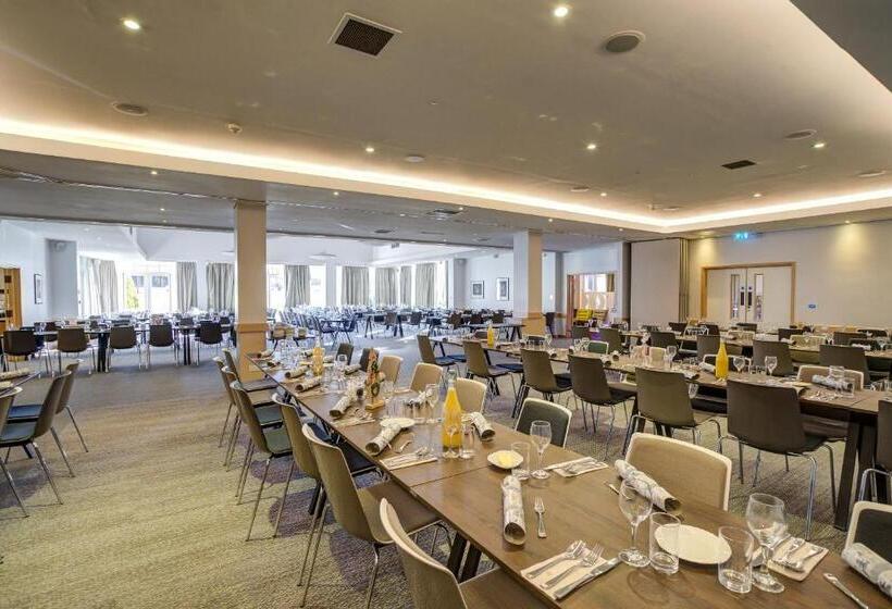 هتل Radcliffe   Warwick Conferences