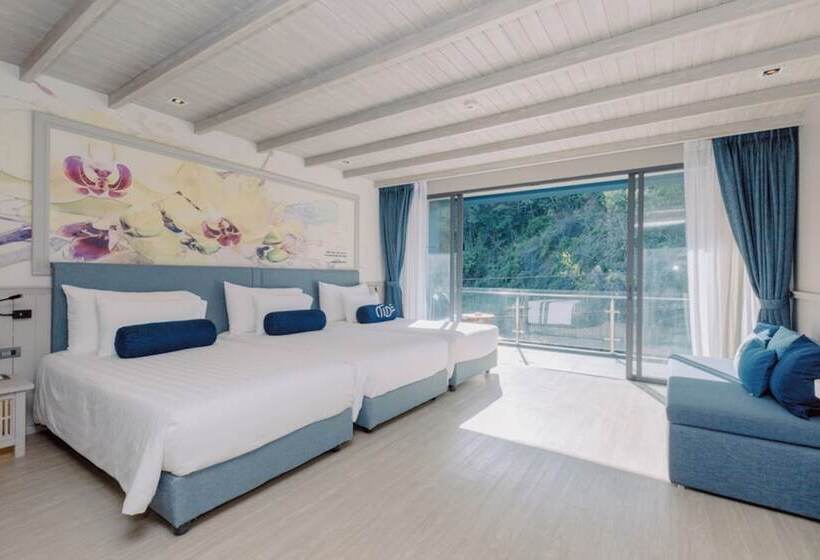 Fotos del hotel The Tide Beachfront Siray Phuket:  2