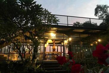 هاستل Kraras Munduk Guest House & Donbiyu Rendezvous Restaurant