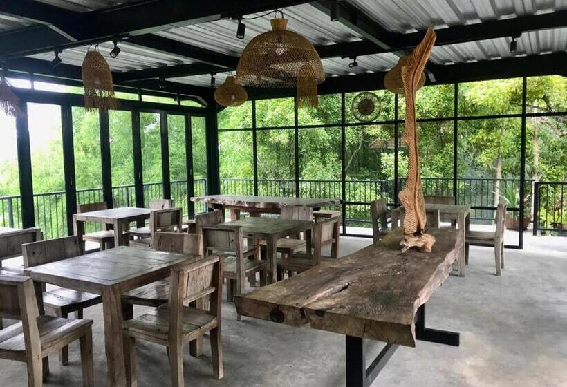 호스텔 Kraras Munduk Guest House & Donbiyu Rendezvous Restaurant