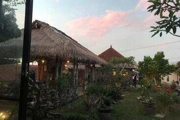 هاستل Kraras Munduk Guest House & Donbiyu Rendezvous Restaurant