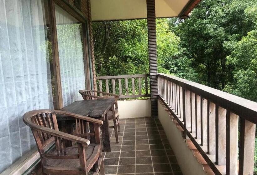 호스텔 Kraras Munduk Guest House & Donbiyu Rendezvous Restaurant