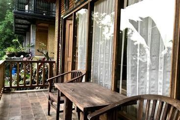 هاستل Kraras Munduk Guest House & Donbiyu Rendezvous Restaurant