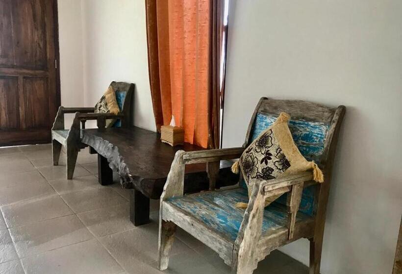 호스텔 Kraras Munduk Guest House & Donbiyu Rendezvous Restaurant