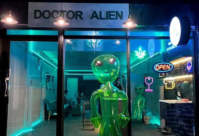 Doctor Alien Hostel Don Mueang