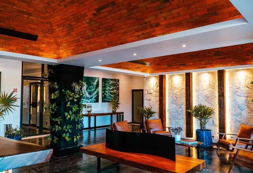 Flamboyan Hotel & Residences