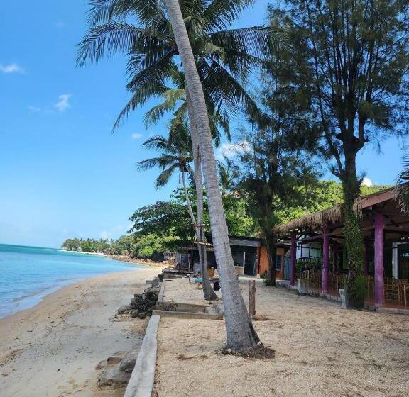 هتل A Little Bungalows By Beach