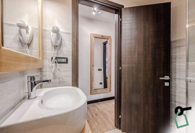 هتل Hotiday Chalet Sestriere Vialattea