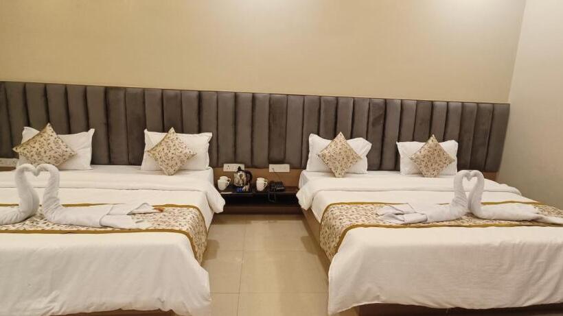 هتل Madhavam 250 Mtr From Mathura Railway Station