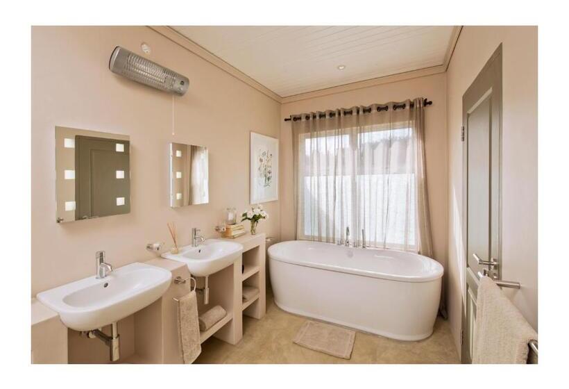 Отель Oaklands Farm Stay
