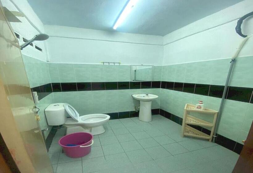 هتل Oyo 90910 Homestay D Lalang Inn