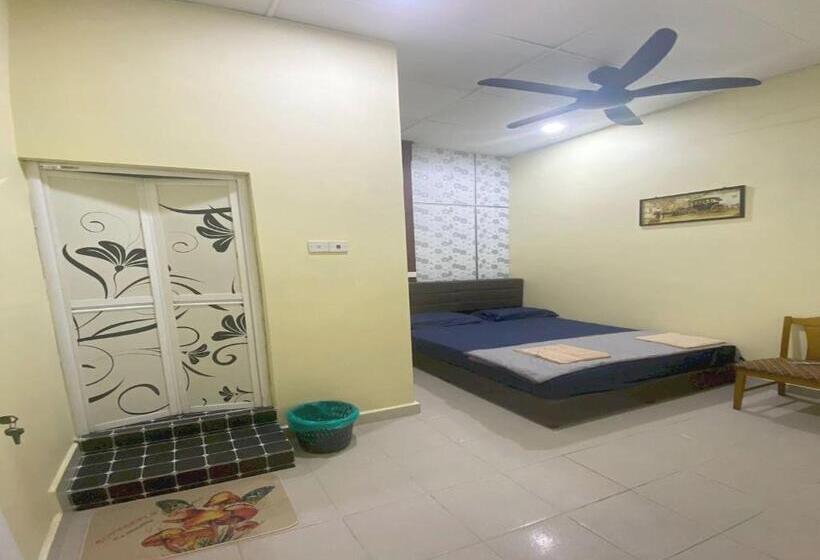 فندق Oyo Home 90904 Ray Yan Guesthouse