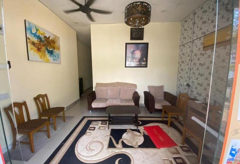 فندق Oyo Home 90904 Ray Yan Guesthouse