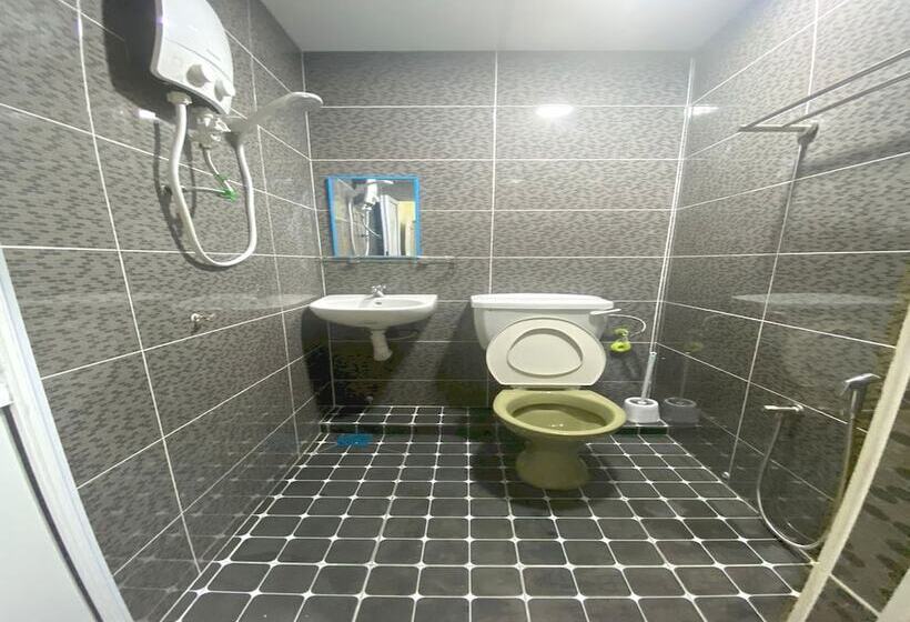 فندق Oyo Home 90904 Ray Yan Guesthouse