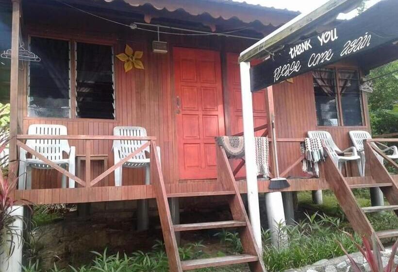 هاستل Ella S Place Salang Tioman