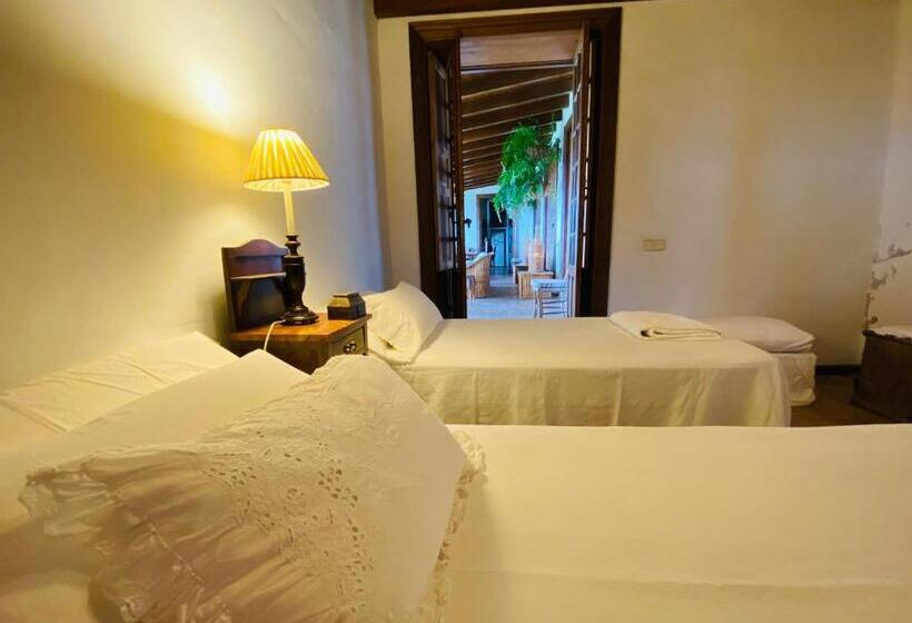 تختخواب و صبحانه La Rayuela Suites