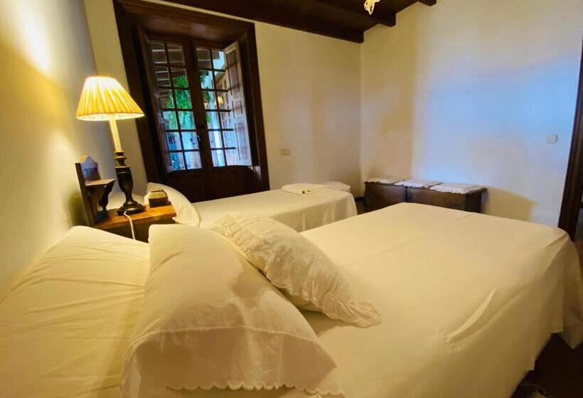 تختخواب و صبحانه La Rayuela Suites