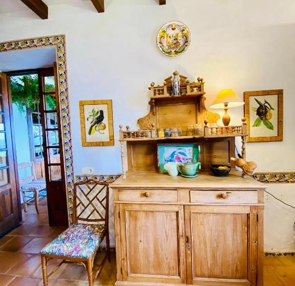 تختخواب و صبحانه La Rayuela Suites