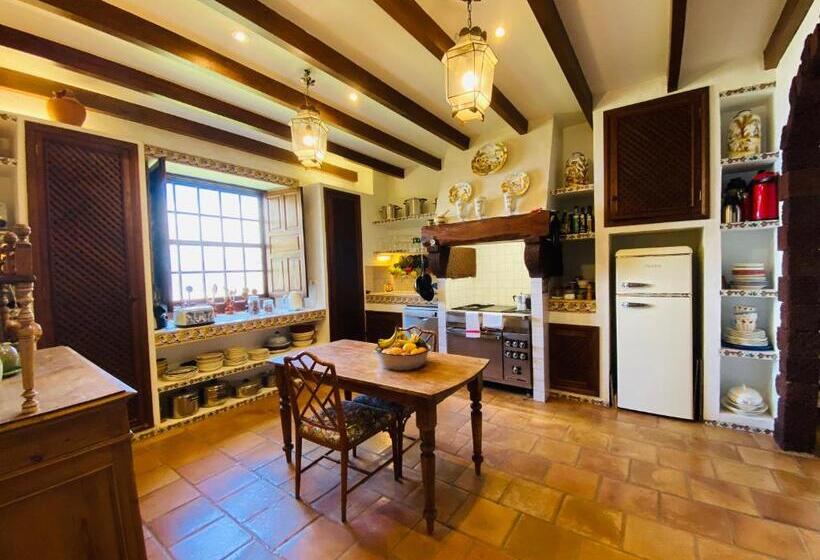تختخواب و صبحانه La Rayuela Suites