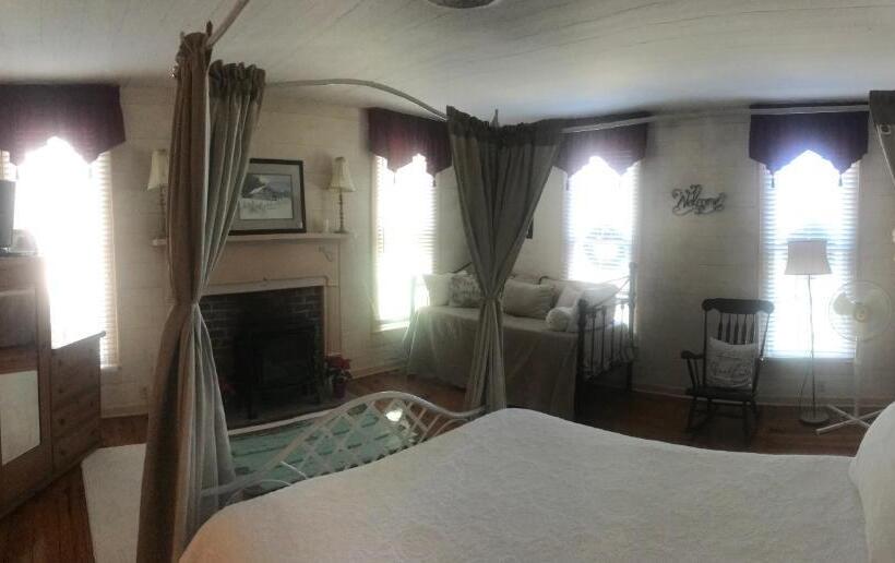 Historic Seaton Springs Farm B&b & Wedding Venue   James Tipton Upstairs Queen Room   Ask About Even
