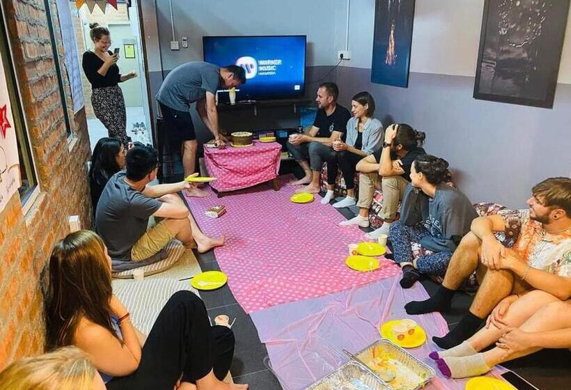 هتل کپسول Bricks Backpackers Sleepbox