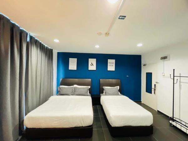 Отель Halo Rooms
